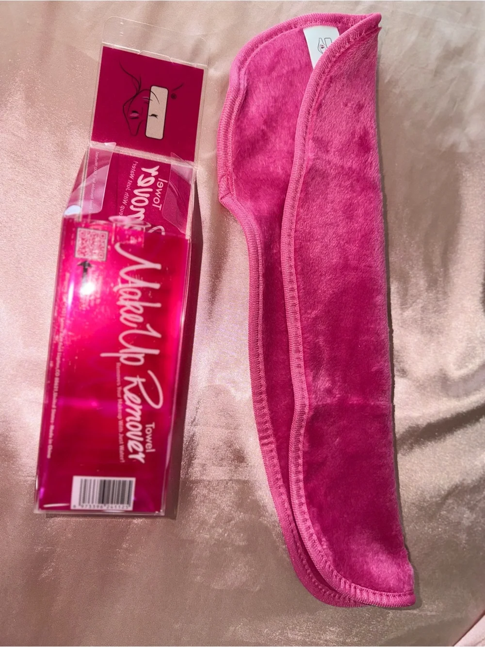 Lip-Shaped Makeup Sponge Duo — Pink & Black